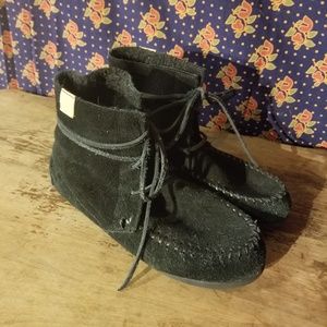 Lace-Around Moccasin Booties